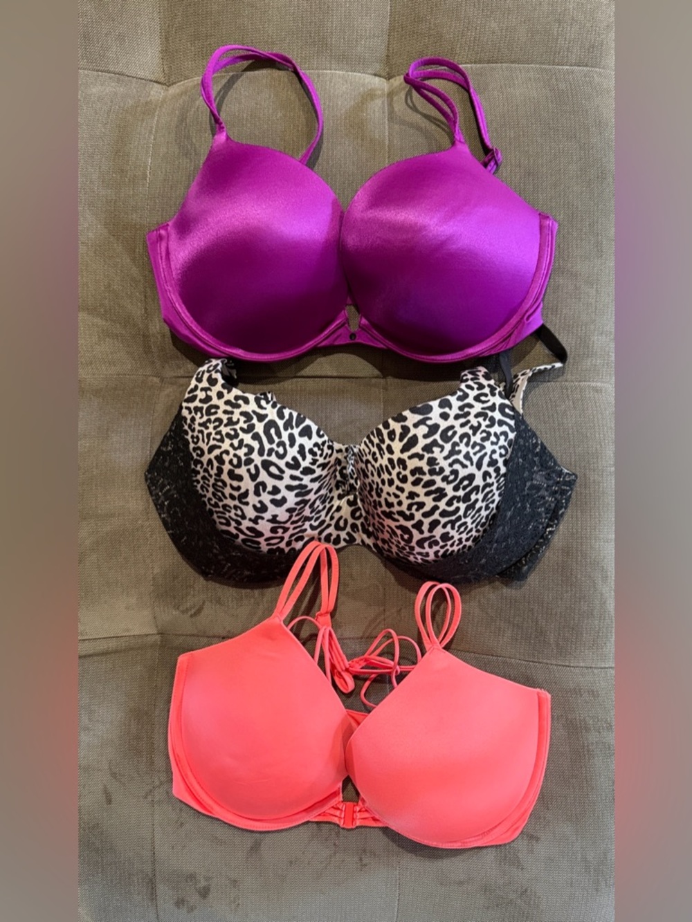 Victorias Secret 34DD bras (3)